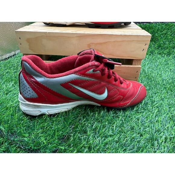Nike- Cleats-Red/White- Size 5.5Y - Picture 3 of 10